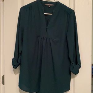 Size Medium stunning green 3/4 sleeve blouse